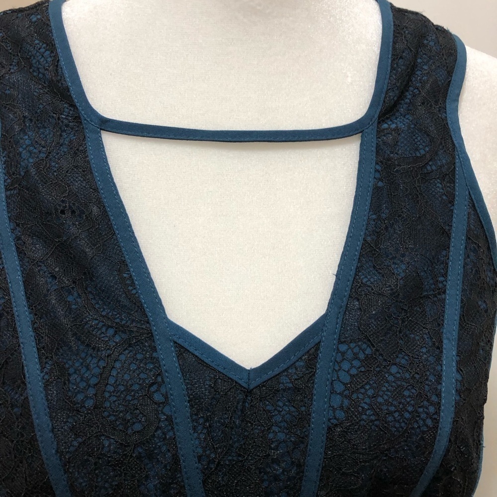 Elegant Black and Green Sleeveless Dress BCBG Maxi/Long Lace Sheer - Picture 3 of 12